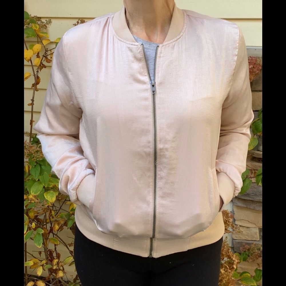 Brandy ❤️ Melville light pink shimmery jacket, full zipper, pockets, very cool,S